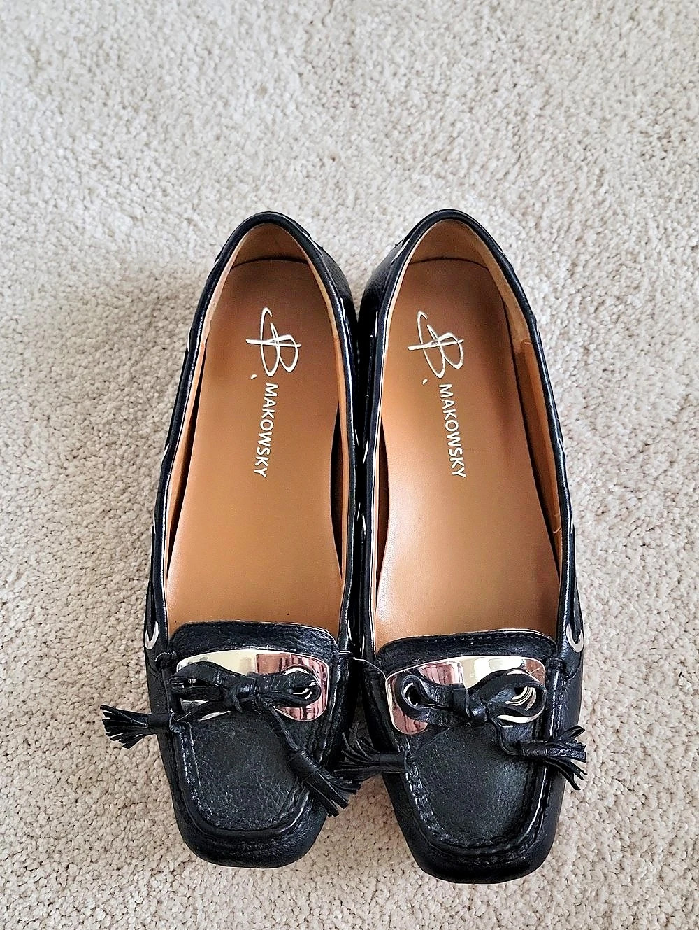 B. Makowsky Black Leather-Look Moccasin Flats, US 7M